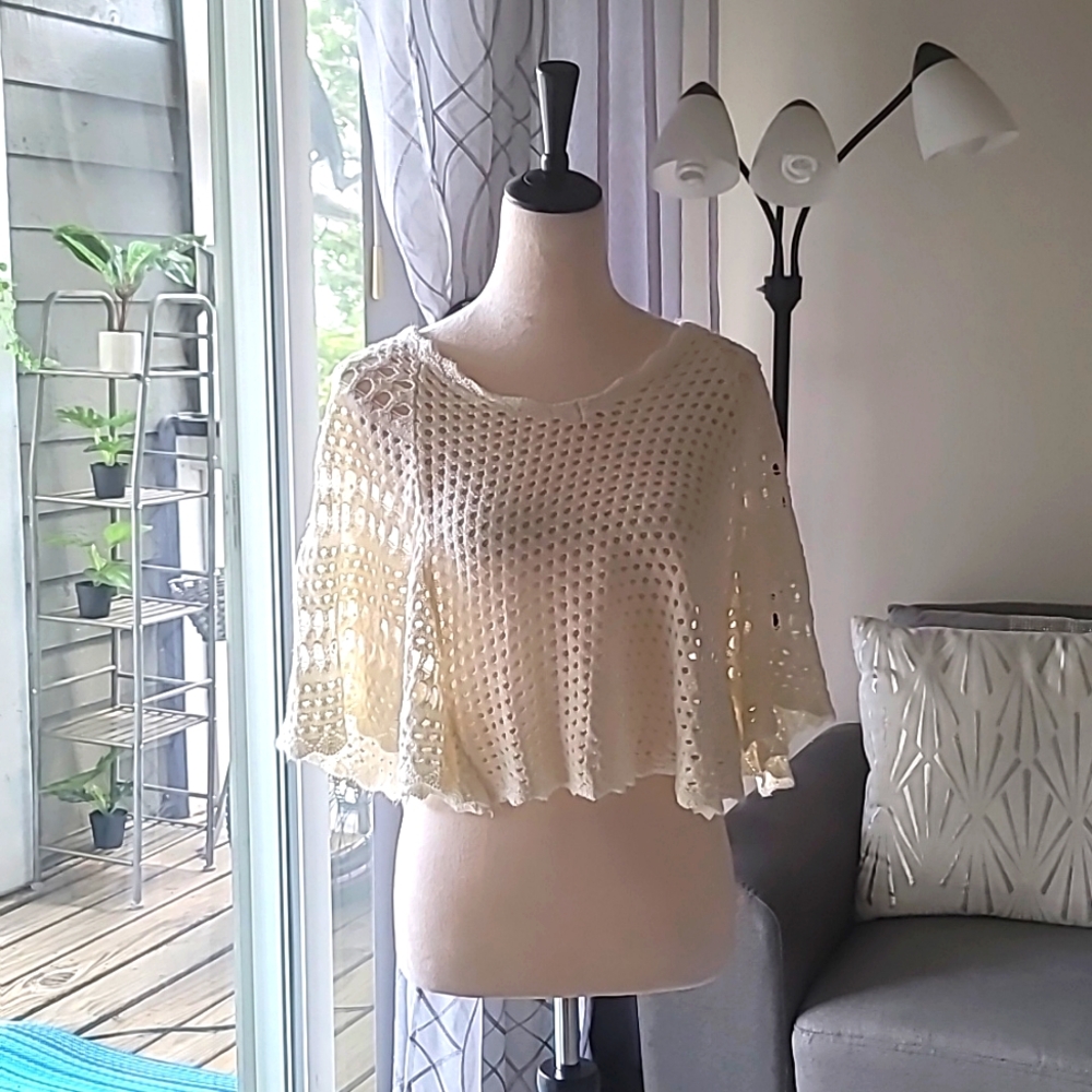Takeout cream poncho size Medium